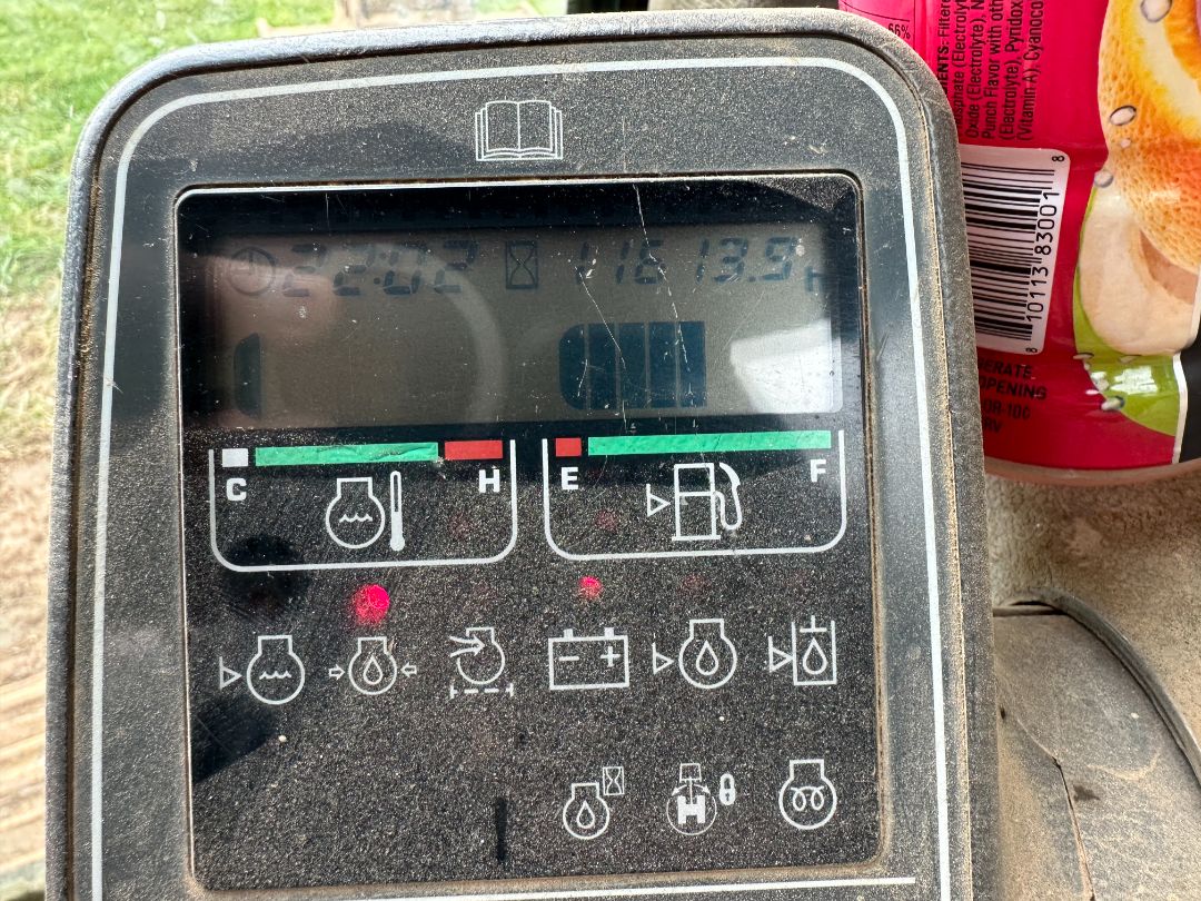 2002 KOMATSU PC200LC-6LE - Image 9